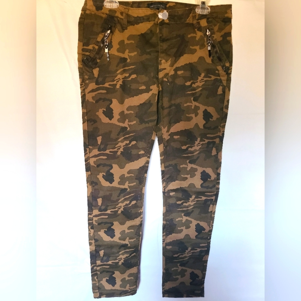 SZ XL CAMO SKINNY JEANS